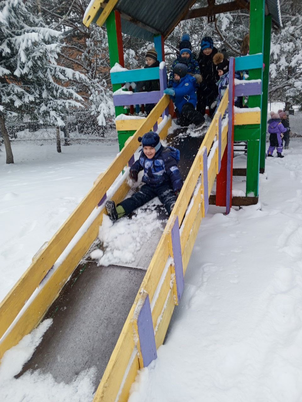 Прогулка в детском саду.